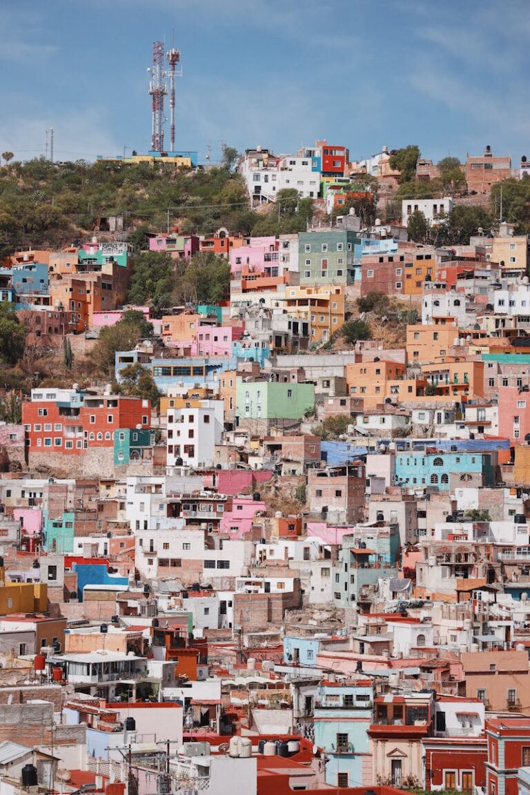 Desigualdad económica en Latinoamérica - vista de ciudad latinoamericana